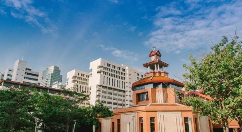 Готель White House Asoke Sukhumvit 18 Бангкок Екстер'єр фото