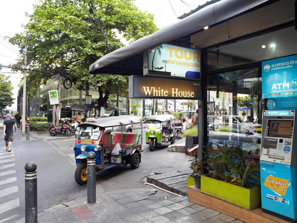 Готель White House Asoke Sukhumvit 18 Бангкок Екстер'єр фото